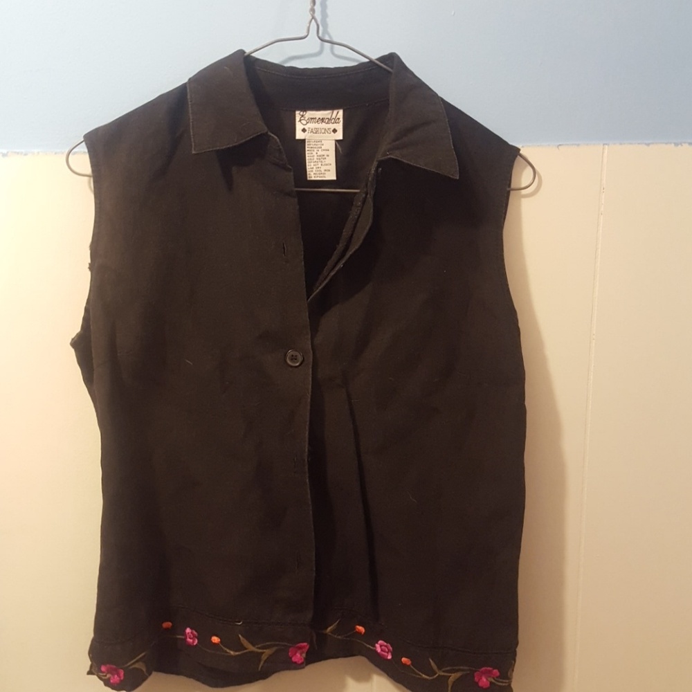 sleeveless shirt